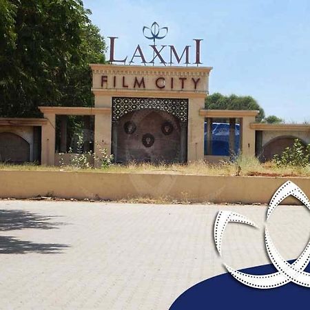 Laxmi Film City Resort Vadodara Eksteriør bilde