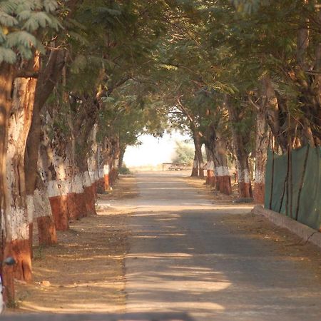 Laxmi Film City Resort Vadodara Eksteriør bilde