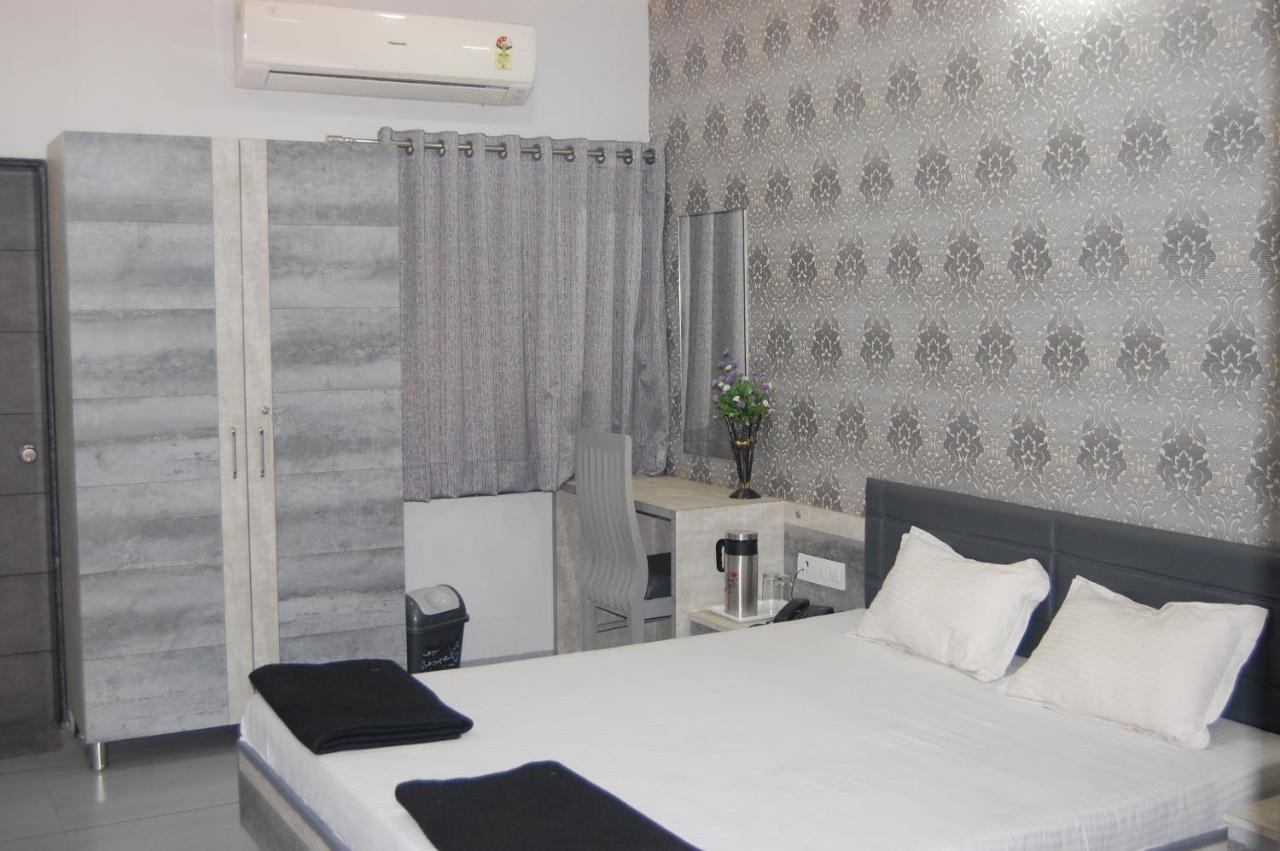 Laxmi Film City Resort Vadodara Eksteriør bilde