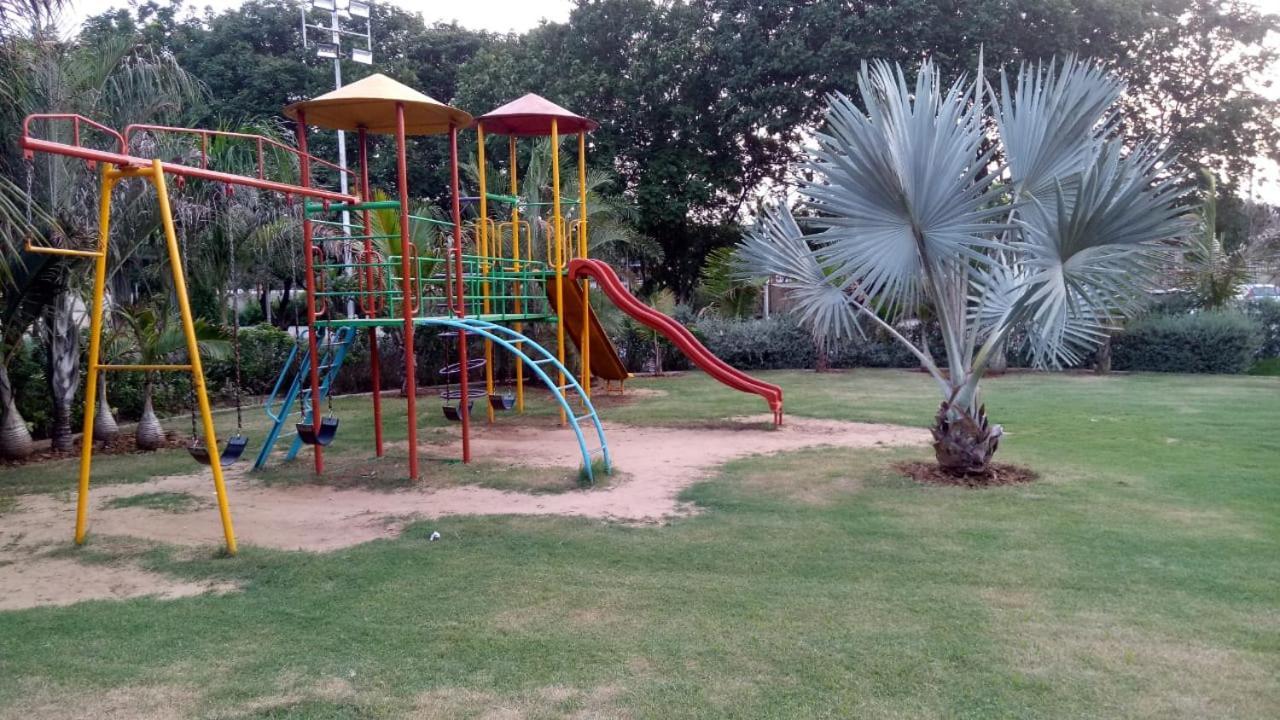 Laxmi Film City Resort Vadodara Eksteriør bilde