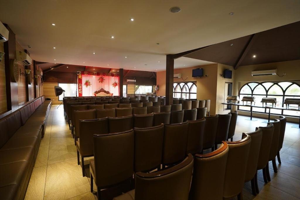 Laxmi Film City Resort Vadodara Eksteriør bilde