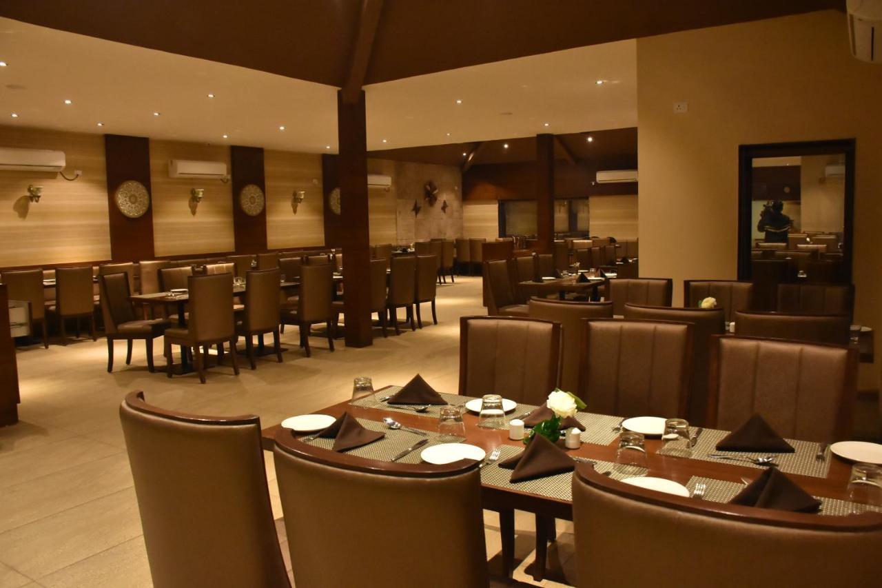 Laxmi Film City Resort Vadodara Eksteriør bilde